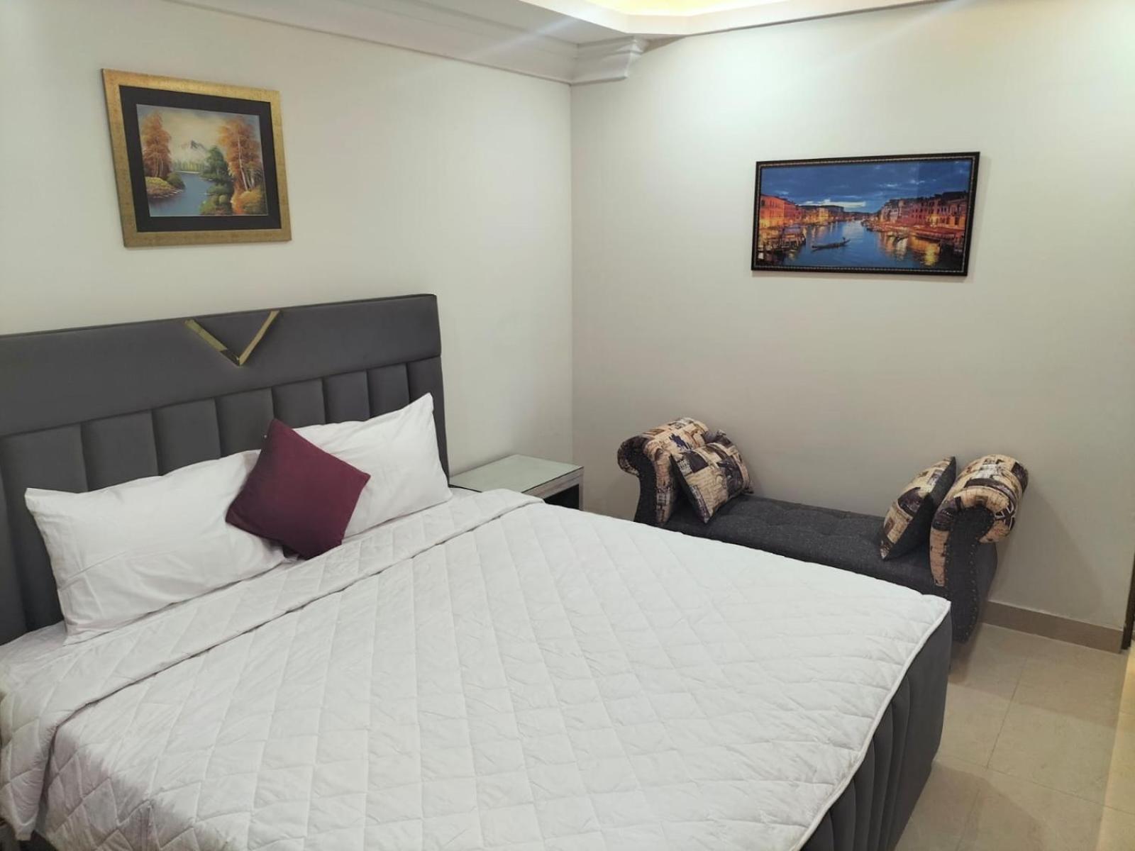 Royal Galaxy Hotel & Residence - Near Islamabad International Airport & Motorway Εξωτερικό φωτογραφία