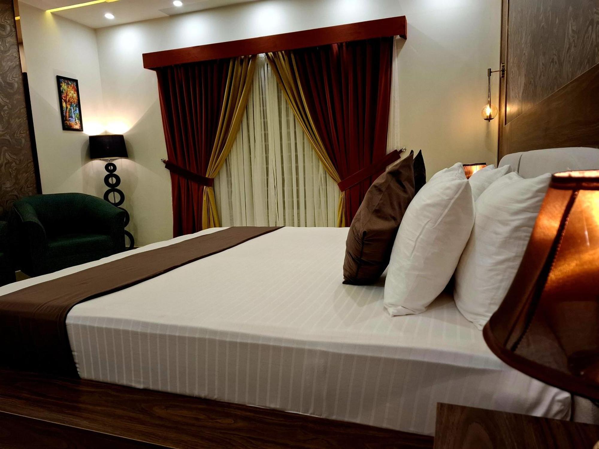 Royal Galaxy Hotel & Residence - Near Islamabad International Airport & Motorway Εξωτερικό φωτογραφία