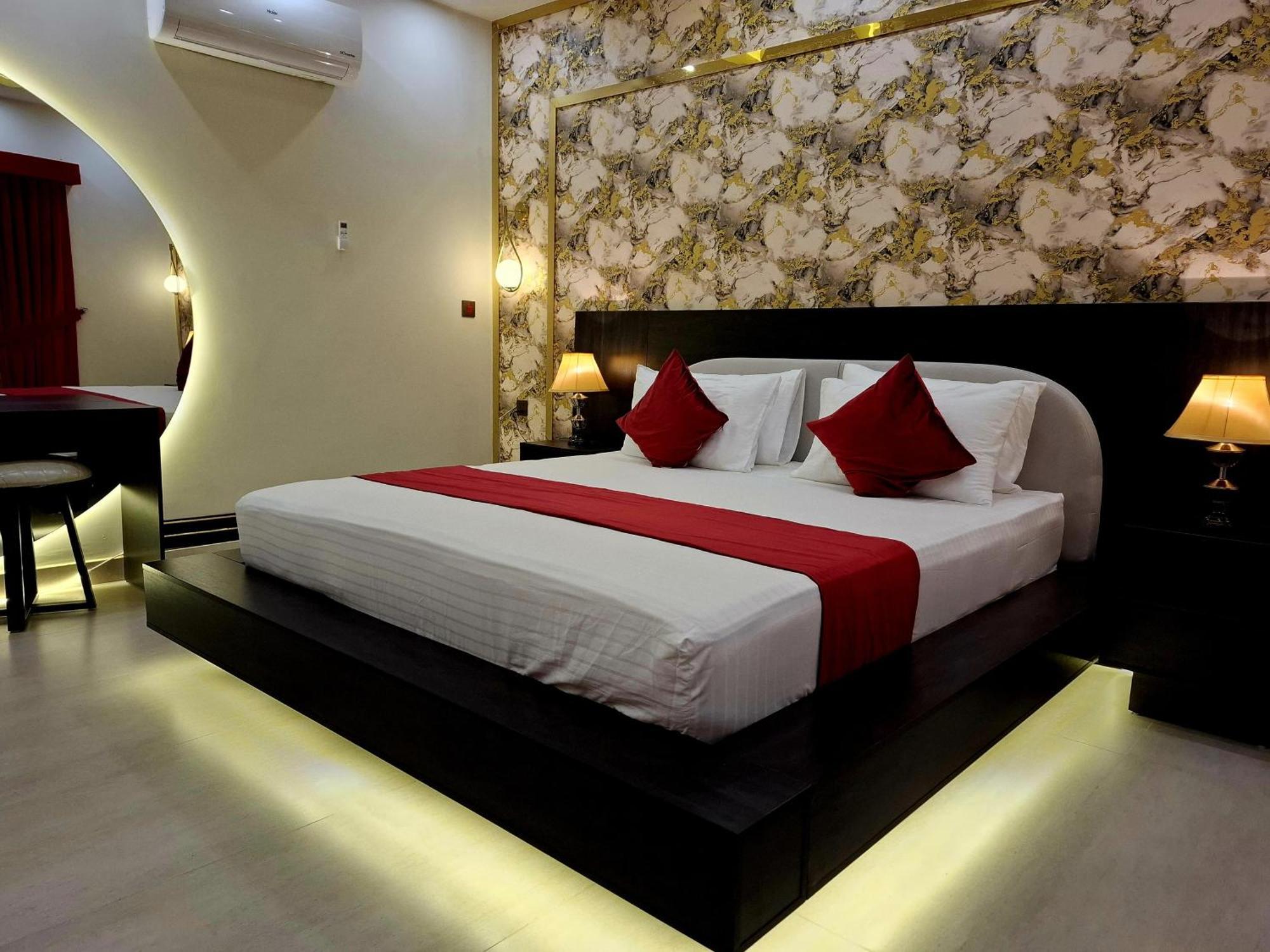 Royal Galaxy Hotel & Residence - Near Islamabad International Airport & Motorway Εξωτερικό φωτογραφία