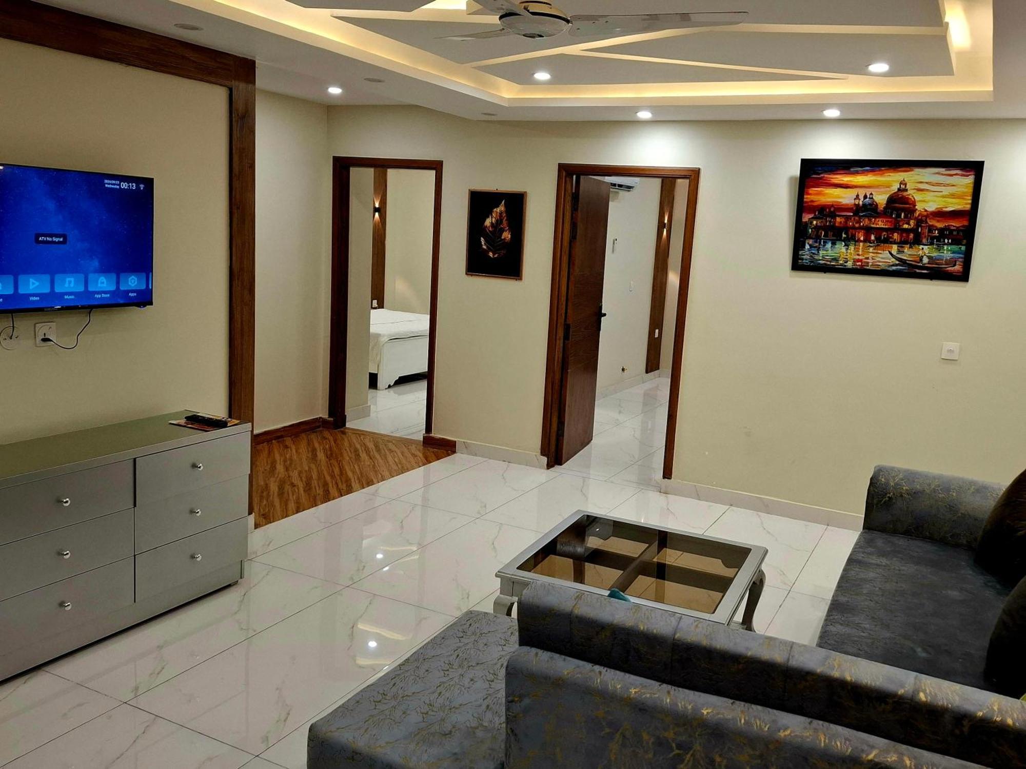 Royal Galaxy Hotel & Residence - Near Islamabad International Airport & Motorway Εξωτερικό φωτογραφία