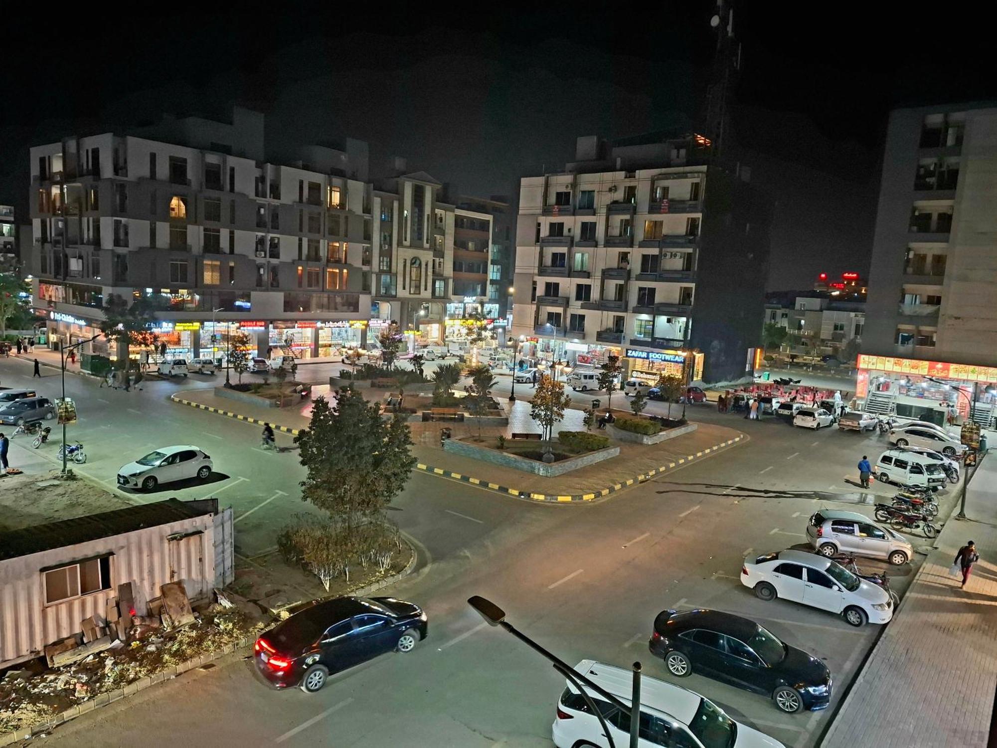 Royal Galaxy Hotel & Residence - Near Islamabad International Airport & Motorway Εξωτερικό φωτογραφία